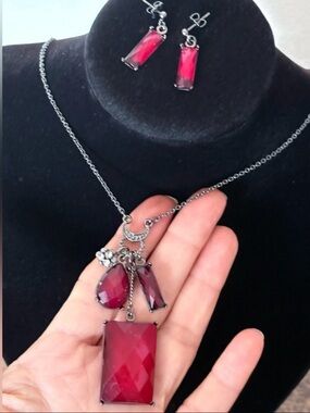 Avon Red Crystal Long Multi Charm Pendant Necklace Earrings Set Gunmetal Y2K NIB